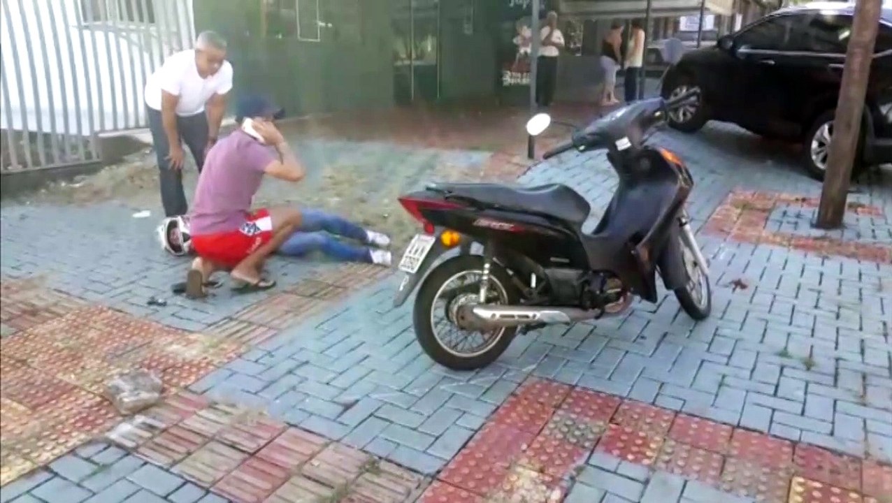 Mulher tem ferimentos ao se envolver em acidente no Bairro Coqueiral