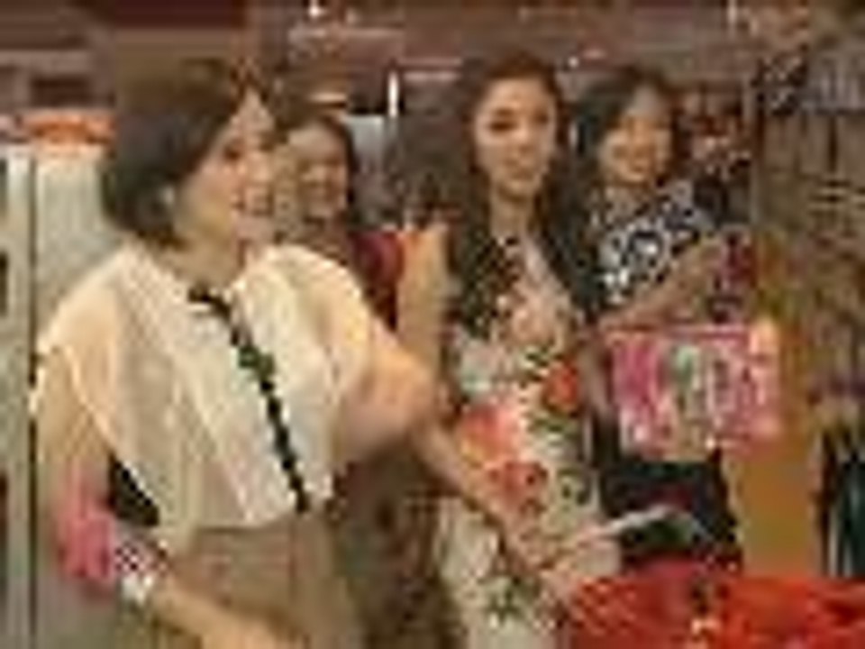 Kim goes Christmas shopping for her niece Raine