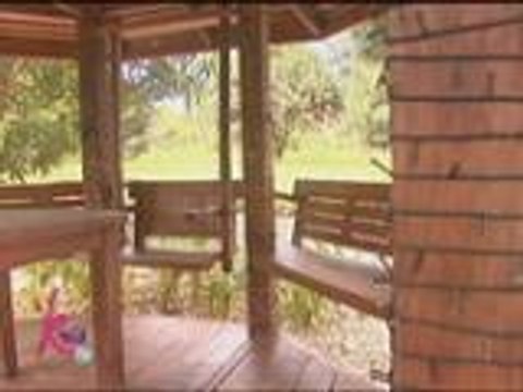 Kris, naaliw sa swing sa tapat ng bahay ni Coco