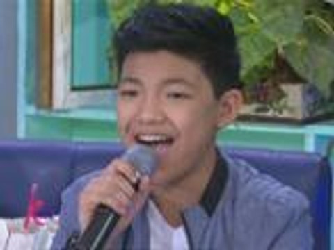 Ano ang theme song ng buhay ni Darren?