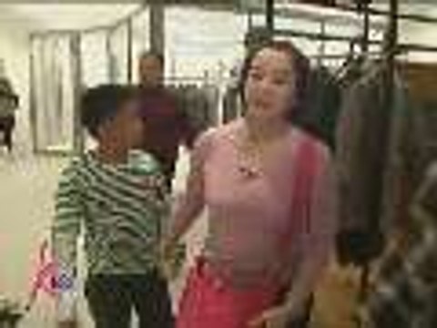 Kris goes shopping with Bimby and Darla