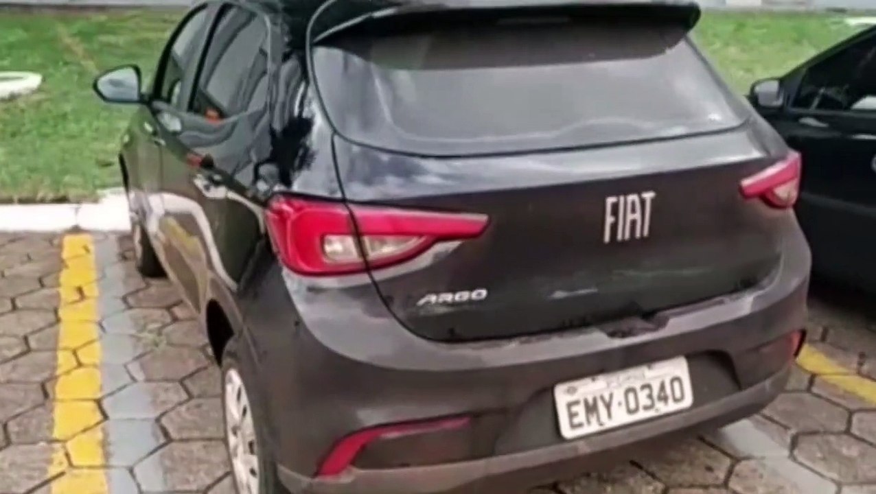 Delegado da detalhes de investigação que resultou na apreensão de veículos