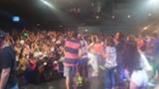 Pasilip sa kulitan ng Banana Sundae cast onstage, live!