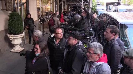 Trump'ın Eski Avukatı Michael Cohen Hapishaneye Teslim Olmak Üzere Evinden Ayrıldı - New York