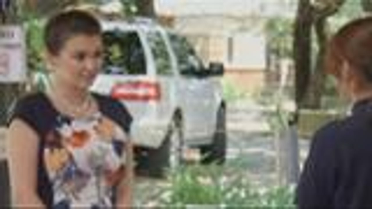 Claudia, kinompronta si Yna