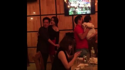 Clip Nhã Phương bạo dạn ôm hôn, nũng nịu bên Trường Giang