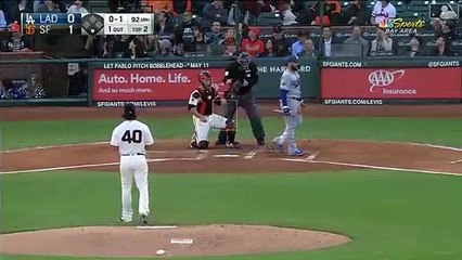 Ce fan de Baseball perd sa bouffe.. 2 fois dans le match !