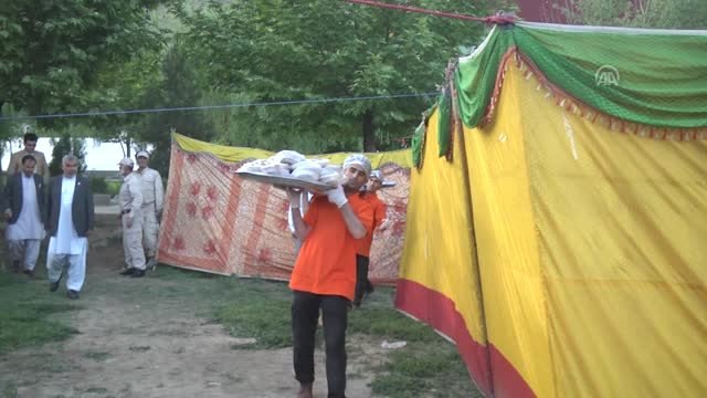 Afgan Yetim ve Engellilerin İlk İftarı Türk Kızılayı'ndan