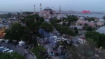 Sultanahmet Meydanı'nda 17 Bin Kişi İftarda Buluştu