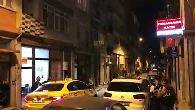 Kadıköy'de YSK'nın kararına karşı ses çıkarma eylemi