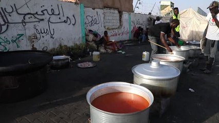 Sudan'da Göstericiler Orucunu Meydanda Açtı