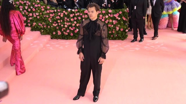 Right Now: Harry Styles Met Gala Red Carpet 2019