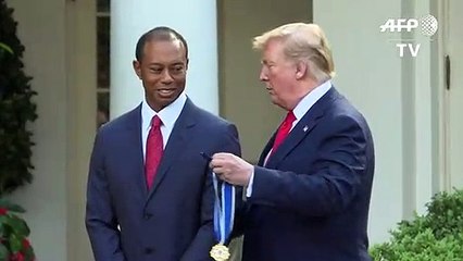 Tiger Woods recibe la “medalla de la Libertad” de manos de Trump