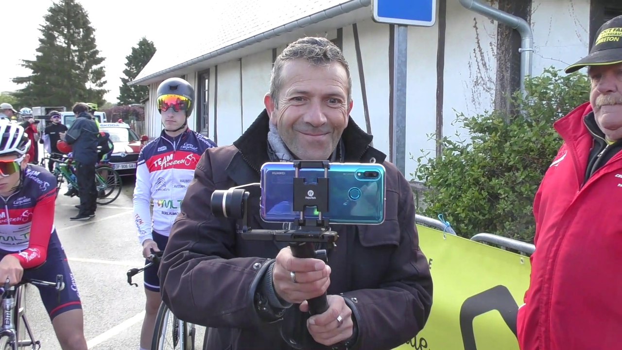 DIFFUSION SUR ECRAN GEANT LIGNE D'ARRIVÉE COURSE CYCLISTE