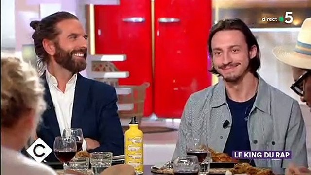 Le rappeur Roméo Elvis confie être fasciné par un animateur télé français... Découvrez lequel - Vidéo