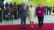 Royal trifft Fan: Charles und Camilla am Brandenburger Tor