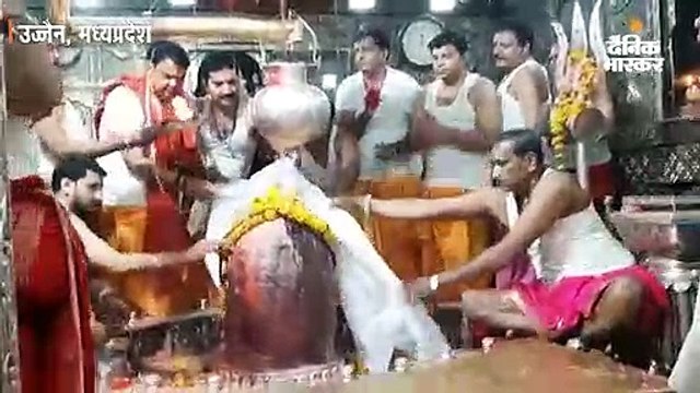 महाराष्ट्र के मुख्यमंत्री ने महाकाल के दर्शन किए, बोले- बाबा से अच्छी बारिश की कामना की