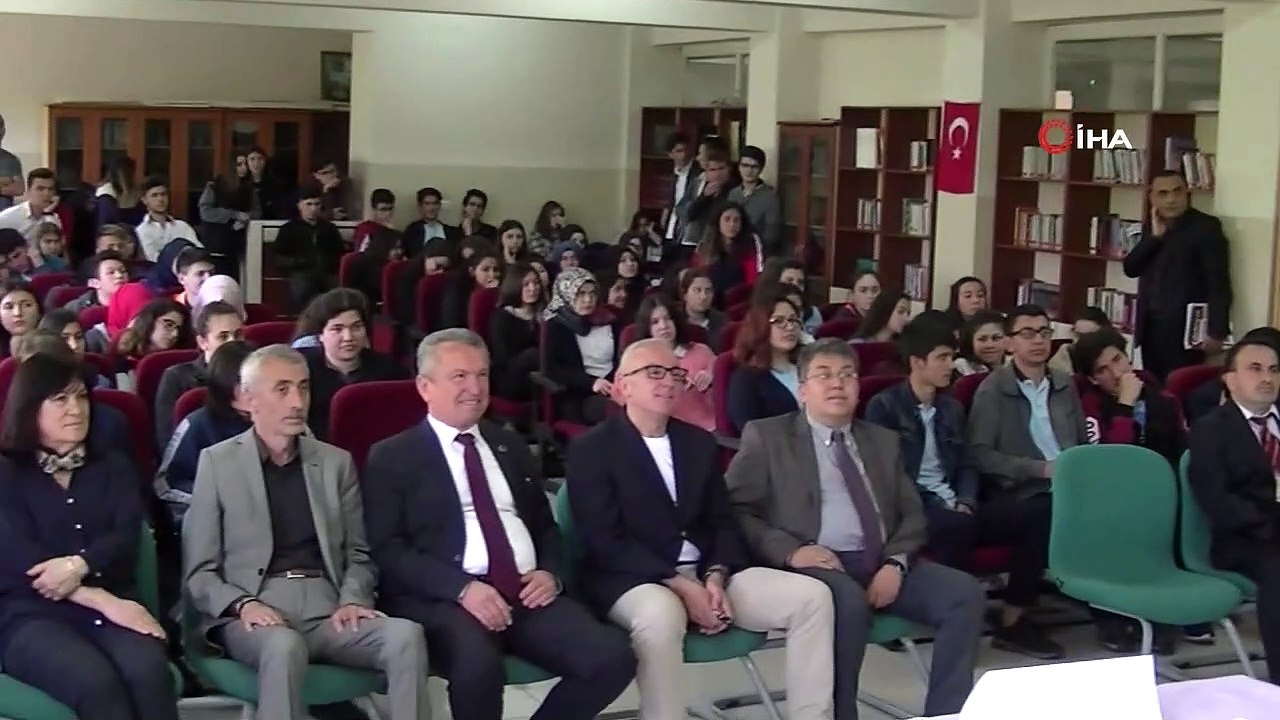 'Bir zamanlar bende' projesiyle kimya profesörü mezun olduğu okullarda yıllar sonra ders verdi