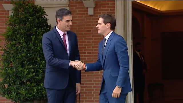 Sánchez recibe a Rivera en La Moncloa