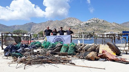 Έβγαλαν 1,5 τόνο σκουπίδια από το βυθό στη Σέριφο (vid)