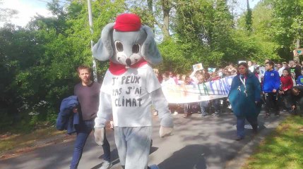 Les élèves du CPESM de Ghlin manifestent pour le climat mardi 7 mai