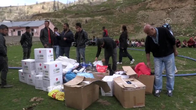 Dağları aşıp ulaştıkları köyde yüzleri güldürdüler - BATMAN