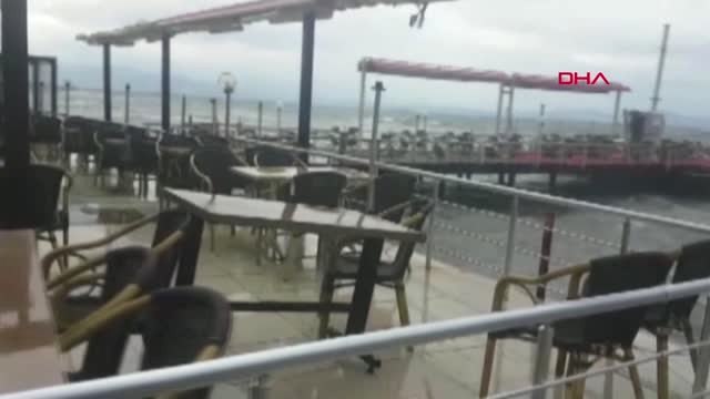 Balıkesir Edremit Körfezi'nde Lodos Etkili Oluyor