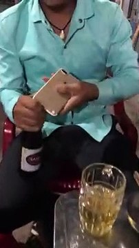 Décapsuler des bières avec son téléphone