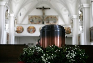 Comment choisir les fleurs pour une crémation ?