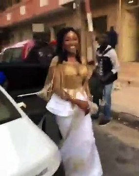 Cette mariée sénégalaise est très tendance. Admirez sa tenue !