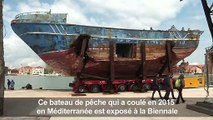 L'épave d'un bateau de migrants exposée à la Biennale de Venise