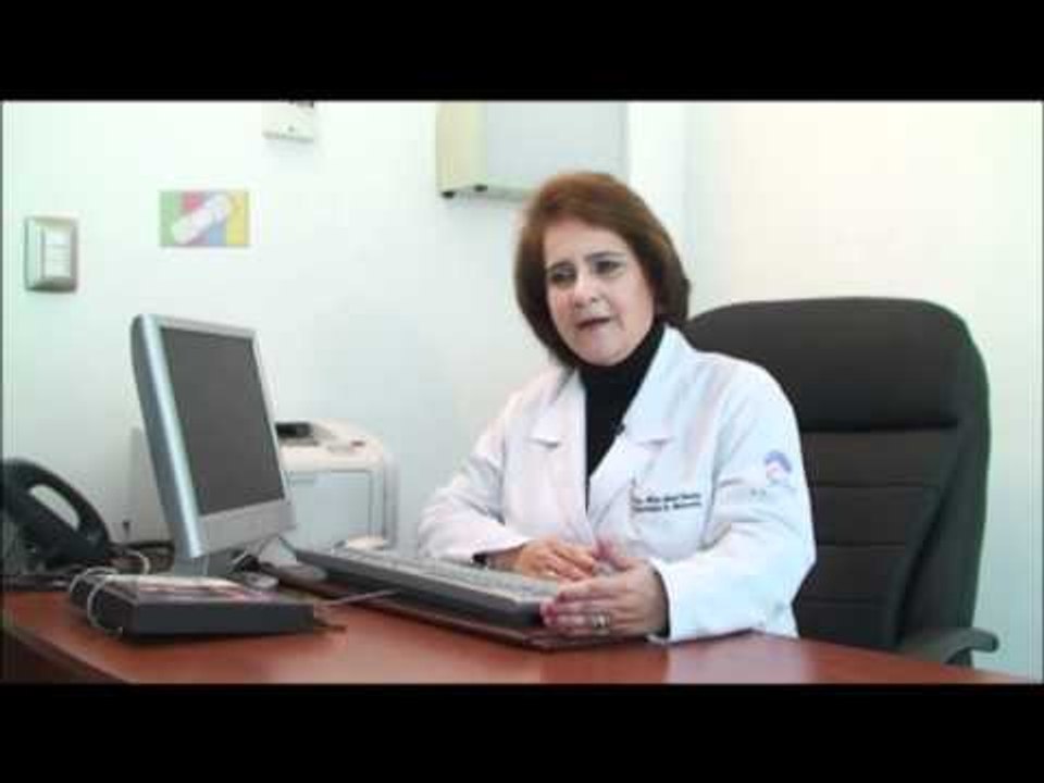 ¿Se puede hacer algo para disminuir los efectos adversos del tratamiento contra la hepatitis C?