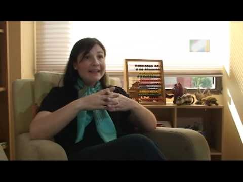 ¿Si mi hijo tiene una pérdida auditiva, puede aprender a utilizar el lenguaje de señas?