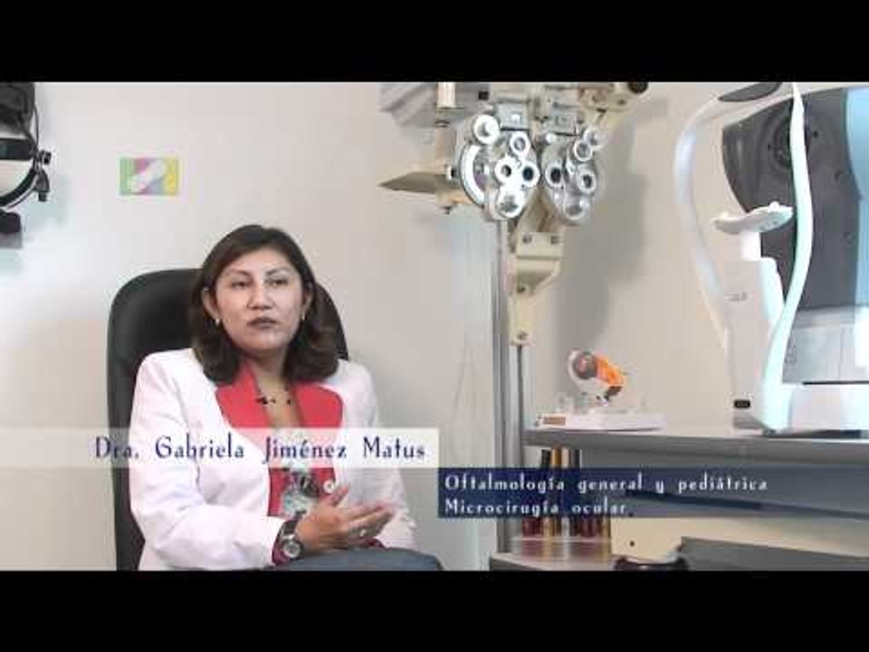 ¿Cómo puedo proteger mi vista si debo pasar mucho tiempo frente a un monitor o pantalla?