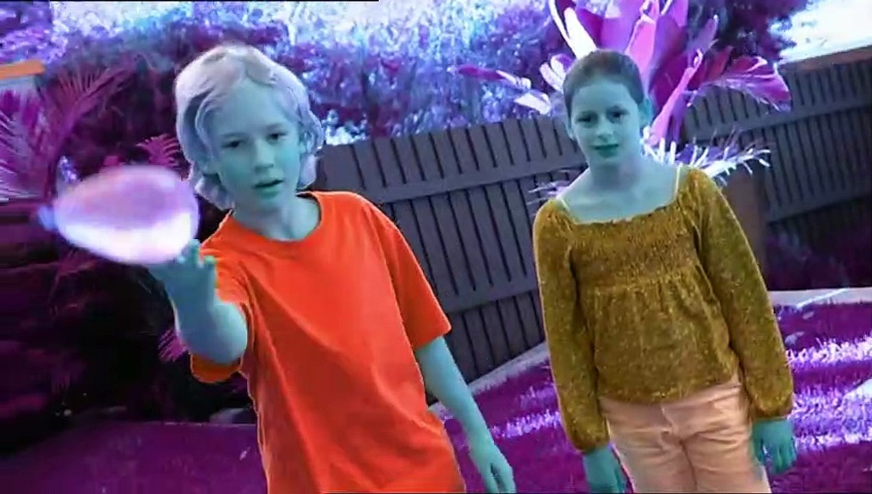 Backyard Science   S2E24   Create a kaleidoscope of colour