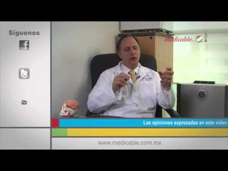 ¿De qué están hechas las placas o lesiones por esclerosis múltiple y porqué se desarrollan?