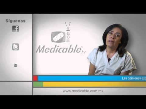 ¿Por qué tengo los dientes amarillos y qué puedo hacer para corregirlo?