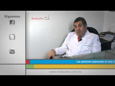 Si mi hijo tiene alergia a las proteínas de la leche de vaca, ¿debo llevarlo con un especialista?