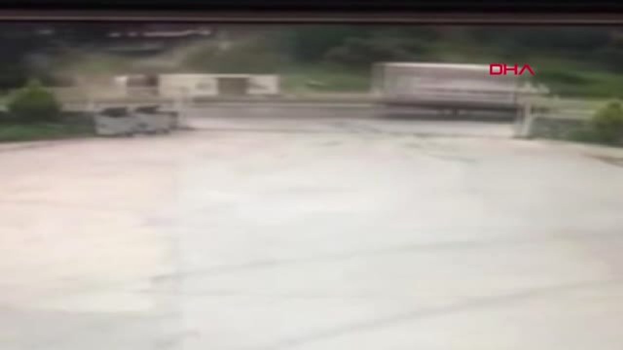 Muğla Milas'ta 3 Kişinin Öldüğü Kaza Güvenlik Kamerasında