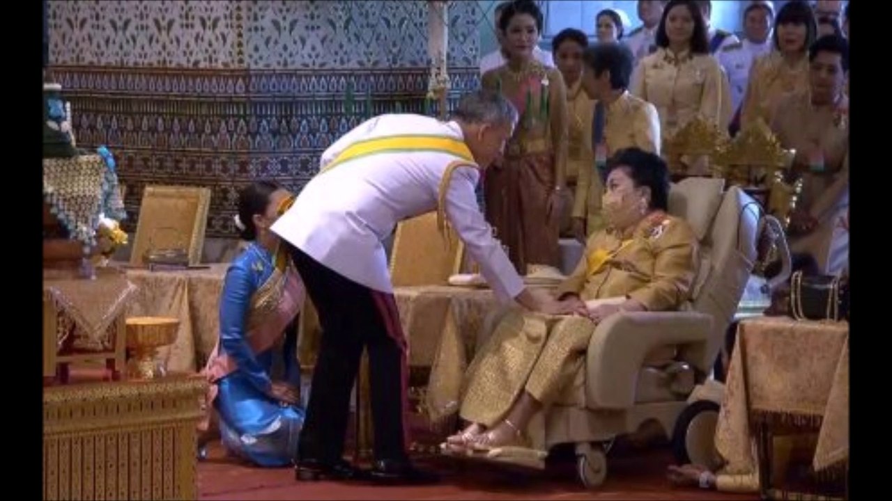 ในหลวง ร.10 ทรงเสด็จเข้าไปหาพระองค์โสมสวลีฯ เพื่อมีพระปฏิสัณฐานถึงพระอาการประชวร ด้วยความเป็นห่วง ทรงพระเจริญ