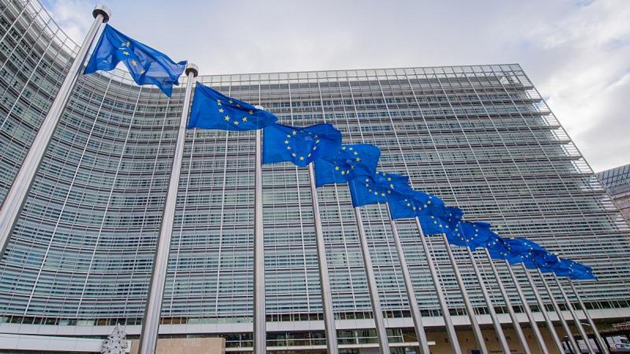 Eαρινές προβλέψεις Κομισιόν: Στο 2,2% η ανάπτυξ...