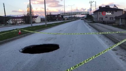 Sivas-Erzincan Karayolu'nda çökme meydana geldi