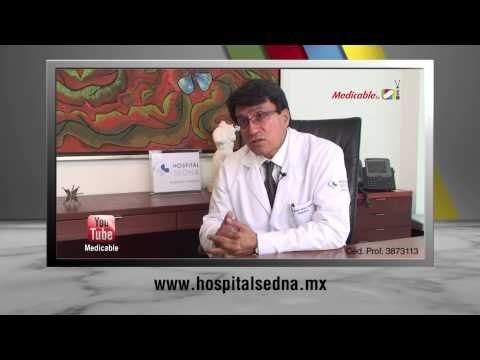 ¿Qué tipo de implantes o prótesis se utilizan para tratar una fractura facial?