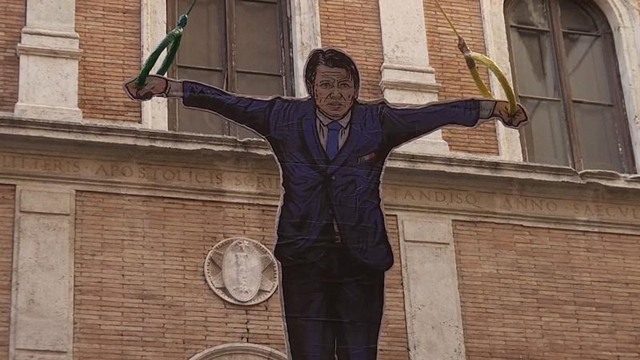 Kunst: Conte hängt in der Luft