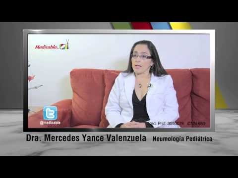 ¿Cómo se puede tratar una crisis asmática en los niños?