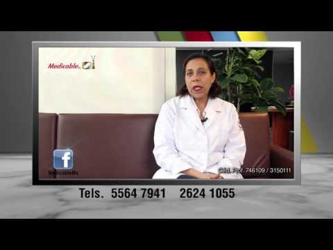 ¿Cuáles son las posibles complicaciones o fallas que se pueden presentar en un implante coclear?