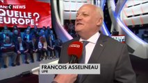 Arrivée de François Asselineau