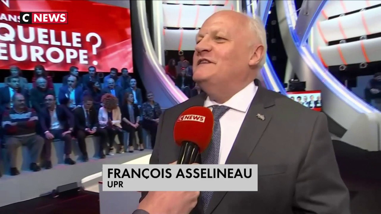 Arrivée de François Asselineau