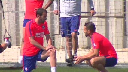 Tải video: El Atlético de Madrid  se prepara para enfrentarse al Sevilla F.C.