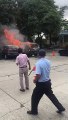 Auto se incendia en la Universidad Estatal de Guayaquil (1)